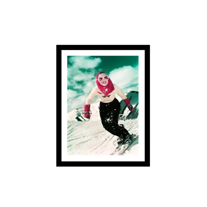 Hovedbilde Smiling woman skiing – ...