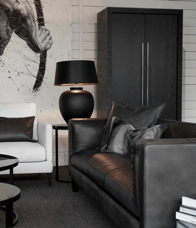 Hunter Svart Skap - Artwood